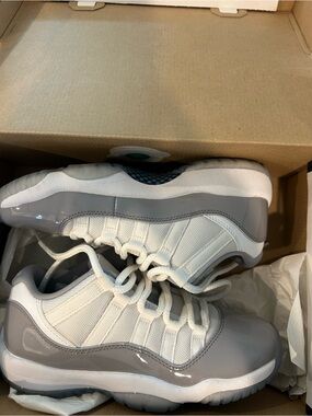 Jordan Air Retro 11 Low GS in White and Gray